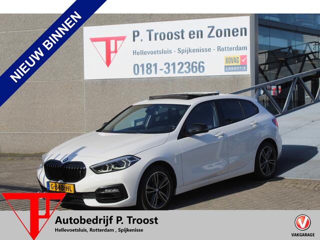 BMW 1-SERIE 118i Executive edition NL auto/Panoramadak/Stoelverwarming/Sfeerverlichting/Apple carplay/Achteruitrijcamera/Navigatie/Led dagrijverlichting/Parkeersensoren rondom