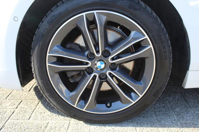 BMW 1-SERIE 118i Executive edition NL auto/Panoramadak/Stoelverwarming/Sfeerverlichting/Apple carplay/Achteruitrijcamera/Navigatie/Led dagrijverlichting/Parkeersensoren rondom