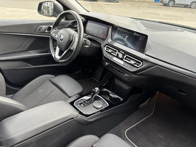 BMW 1-SERIE 118i Business Edition / Schuifkanteldak / Navi / Applecarplay/AndroidAuto /