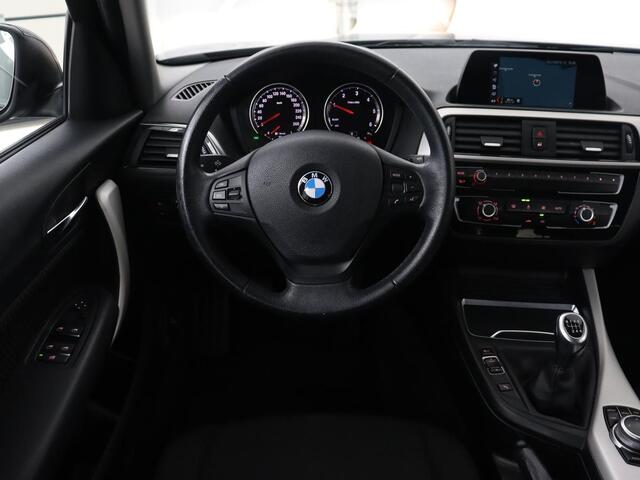 BMW 1-SERIE 116d | Navigatie | Parkeerhulp | Airco | Cruise control | Bluetooth | Keyless Start