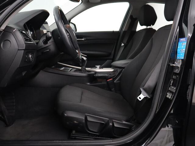 BMW 1-SERIE 116d | Navigatie | Parkeerhulp | Airco | Cruise control | Bluetooth | Keyless Start