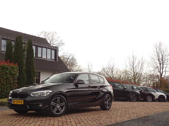 BMW 1-SERIE 118i Executive | M-sportst | Sportstoelen | All-season | All Black | Uniek!
