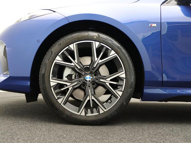 BMW 1-SERIE 120 M Sportpakket | Premium Pack | Stuurwielrand Verwarmd | Comfort Access | Panoramadak | Driving Assistant | Parking Assistant | Harman Kardon | 18'' | Ekris Selection