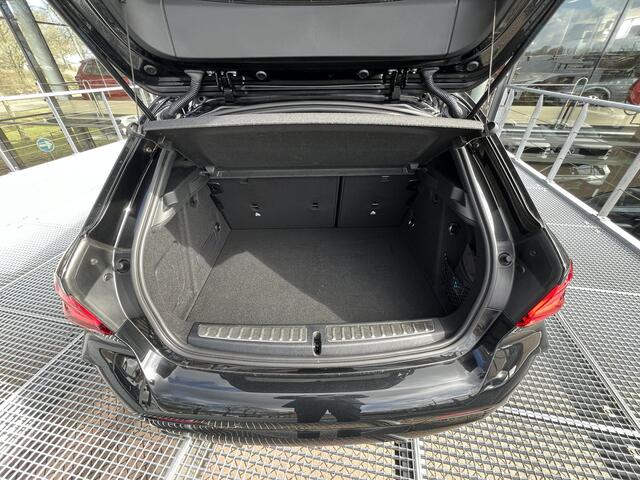 BMW 1-SERIE 118i Business Edition Automaat 136PK | M-Sport | Panoramadak | Navigatie | Achteruitrijcamera | Stoelverwarming