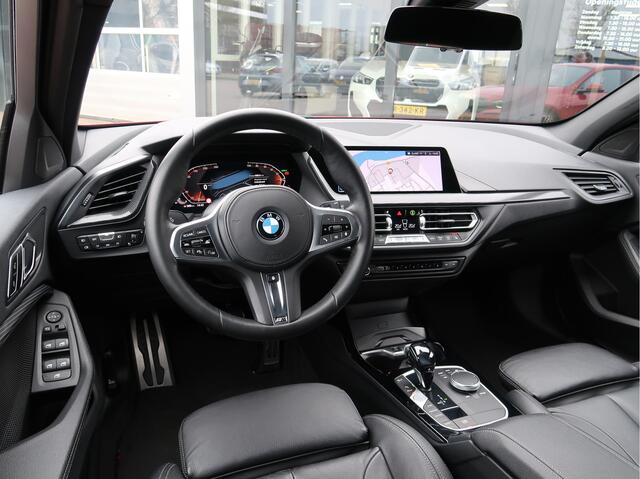 BMW 1-SERIE 118i Executive Edition M-Sport | Leder | 18 inch | Camera | ACC | Stuur Verw |