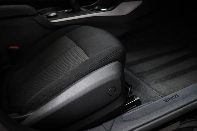 BMW 1-SERIE 116i Executive | CLIMA | STOELVERWARMING | 18"