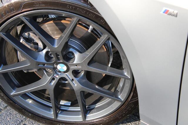 BMW 1-SERIE 118i M Sport Automaat / Panoramadak / Sportstoelen / Achteruitrijcamera / LED / Live Cockpit Professional / M Sportonderstel