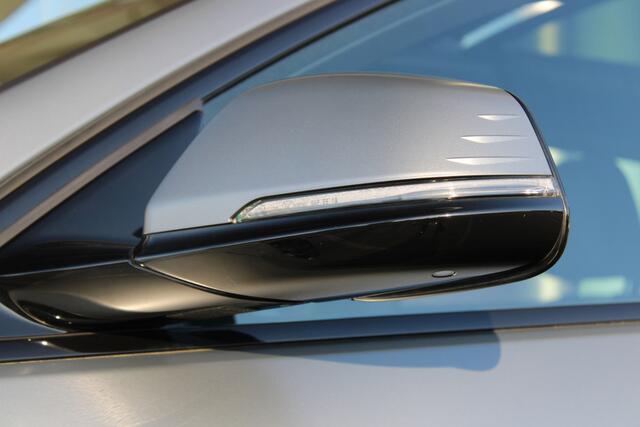 BMW 1-SERIE 118i M Sport Automaat / Panoramadak / Sportstoelen / Achteruitrijcamera / LED / Live Cockpit Professional / M Sportonderstel