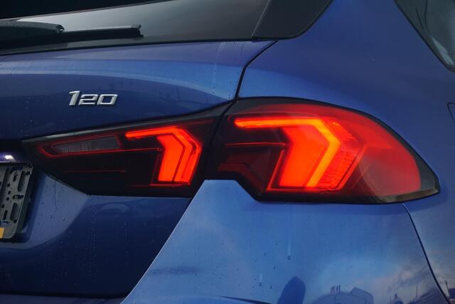 BMW 1-SERIE 120 M Sport | Stoel & Stuurwielverwarming / Keyless Entry / Adaptieve LED koplampen / Automatische 2-zone airconditioning