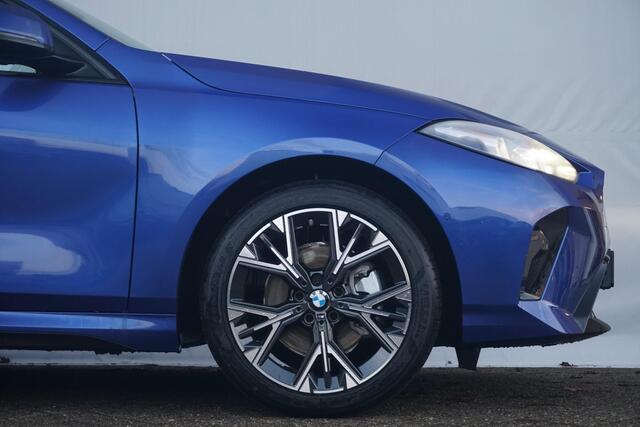 BMW 1-SERIE 120 M Sport | Stoel & Stuurwielverwarming / Keyless Entry / Adaptieve LED koplampen / Automatische 2-zone airconditioning