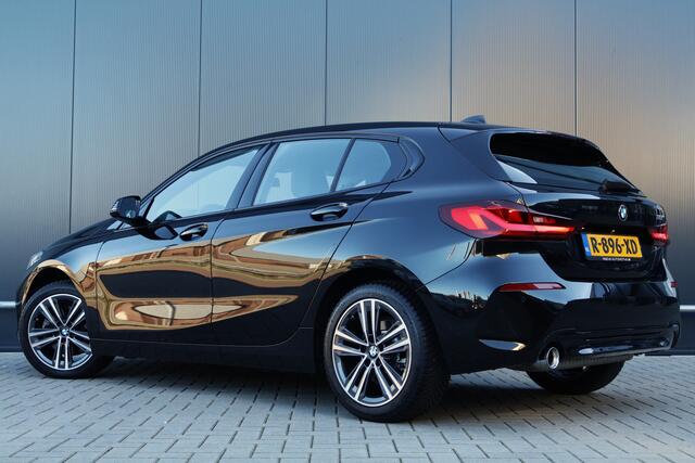 BMW 1-SERIE 116i Sportline Automaat | Adaptieve Cruise Control | Live Cockpit | Sportstoelen | Half Leer | Apple Carplay / Android Auto | Parkeersensoren | Sport Line