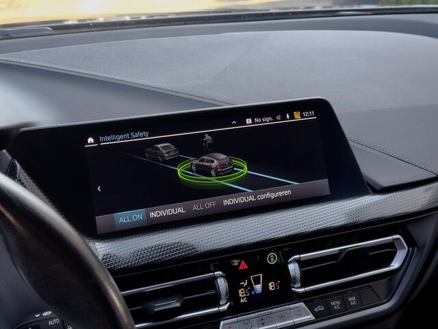 BMW 1-SERIE 118i AUT7 EXE M-SPORT LEDER NAVI DIGI-DASH APPLE-CARPLAY LED LMV PDC