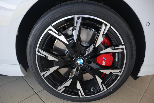 BMW 1-SERIE 120 M Sportpakket Pro | Head-Up | 360 Camera | Dodehoekdetectie | Iconic Glow | Stoelverwarming | Comfort Access | Ekris Selection