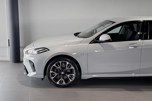 BMW 1-SERIE 120 M Sport Design | Stoelverwarming | Achteruitrijcamera | Trekhaak |