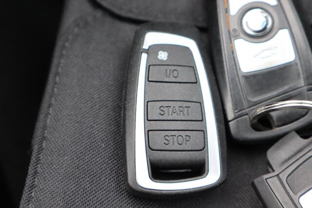 BMW 1-SERIE 118i Centennial Executive Navigatie, Stoelverwarming, Cruise control, Lichtmetalen wielen, Elektrische ramen