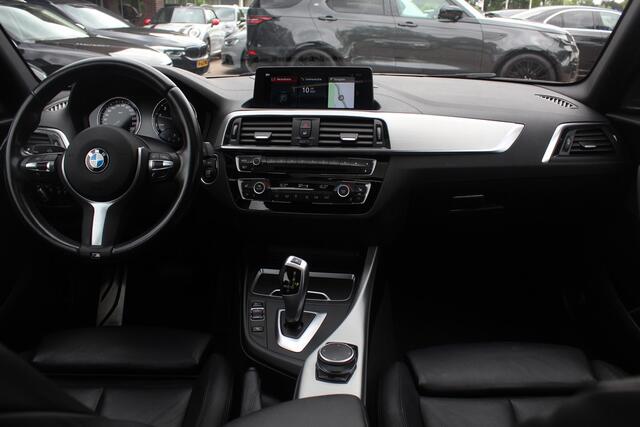 BMW 1-SERIE 118i Edition M Sport Shadow High Exe. / Leder / Navigatie / Parkeerhulp achter / Keyless / 18'' / Getint glas / Stoelverwarming / Cruise Control