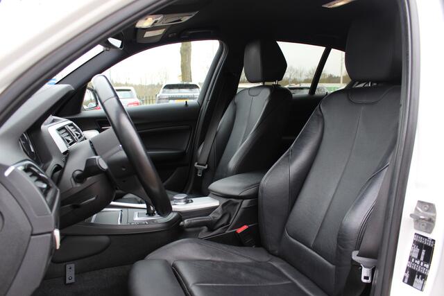 BMW 1-SERIE 118i Edition M Sport Shadow High Exe. / Leder / Navigatie / Parkeerhulp achter / Keyless / 18'' / Getint glas / Stoelverwarming / Cruise Control