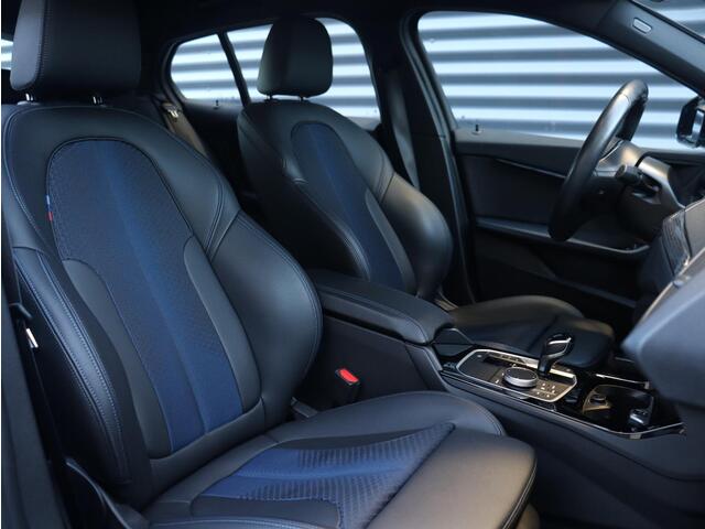 BMW 1-SERIE 118i | Executive | M Sportpakket | Sportstoelen | Apple Carplay | Hi-Fi | Stuurwielrand Verwarmd | Stoelverwarming | Climate Control | 18'' LMV