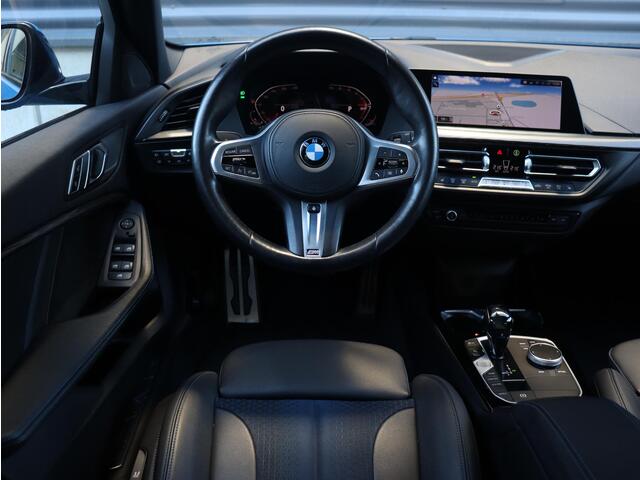 BMW 1-SERIE 118i | Executive | M Sportpakket | Sportstoelen | Apple Carplay | Hi-Fi | Stuurwielrand Verwarmd | Stoelverwarming | Climate Control | 18'' LMV