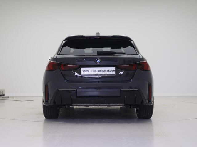 BMW 1-SERIE 120 M-Sport Pro | Individual Dravitgrau | Schuif/- kanteldak | Harman Kardon | Stuur/- stoelverwarming