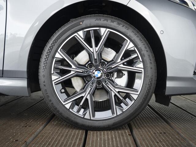 BMW 1-SERIE 120 | M Sport | Achteruitrijcamera | Stoelverwarming | PDC | 18''