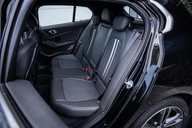 BMW 1-SERIE 118i Executive AUT8|Camera|Carplay|LED|Sfeerverl.|Stuur&stoelverw.|NL-auto|Dealer-onderhouden