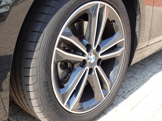 BMW 1-SERIE 118i Introduction Edition Automaat | Navigatie | Virtual Cockpit | Parkeersensoren | Ledverlichting | HiFi audio | Cruise Control | Climate Control | Getinte ramen