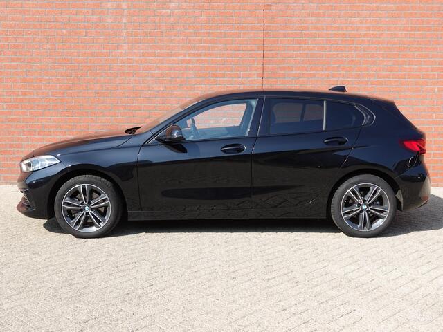 BMW 1-SERIE 118i Introduction Edition Automaat | Navigatie | Virtual Cockpit | Parkeersensoren | Ledverlichting | HiFi audio | Cruise Control | Climate Control | Getinte ramen
