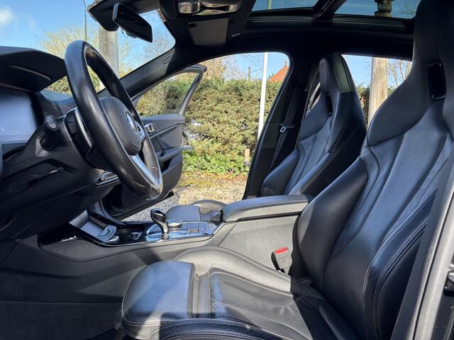 BMW 1-SERIE M135i xDrive High Executive / Pano / HK Audio / HUD / Camera