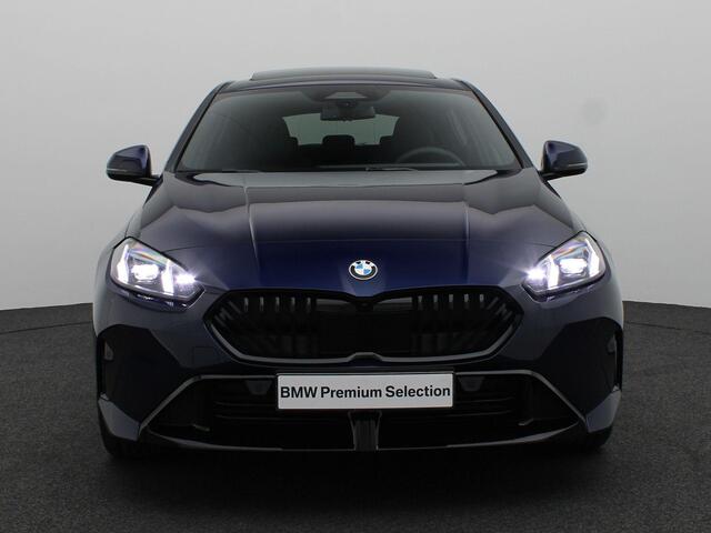 BMW 1-SERIE 120 M Sportpakket Pro | Premium Pack | Stuurwielrand Verwarmd | Panoramadak | Harman Kardon | 19''