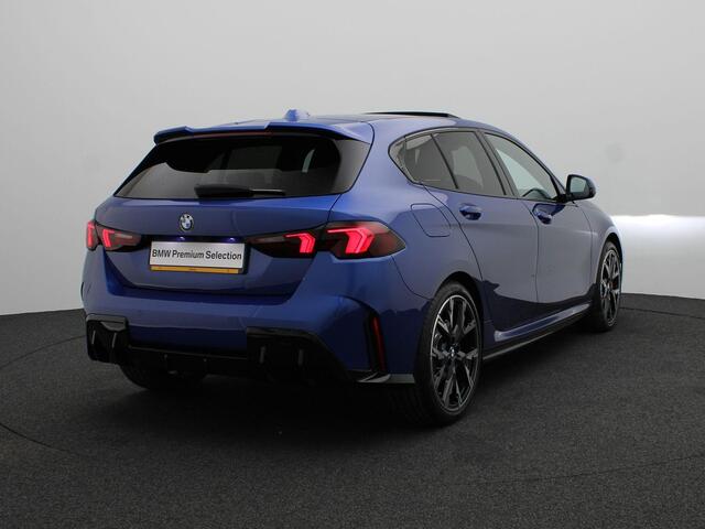 BMW 1-SERIE 120 M Sportpakket Pro | Premium Pack | Stuurwielrand Verwarmd | Panoramadak | Harman Kardon | 19''