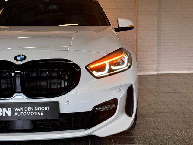 BMW 1-SERIE 120i High Executive M-Sport Pano Sfeerv HUD Trekhaak 19''