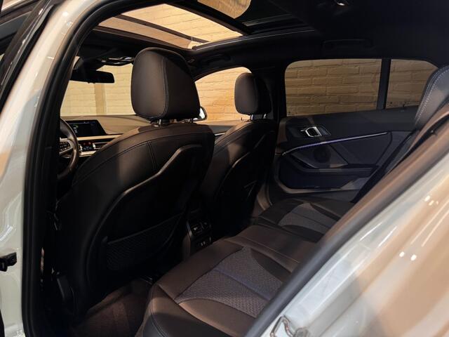 BMW 1-SERIE 120i High Executive M-Sport Pano Sfeerv HUD Trekhaak 19''