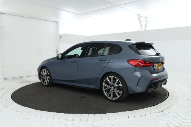 BMW 1-SERIE M135i xDrive High Executive Edition Head Up Display, Automaat, Panorama Dak!