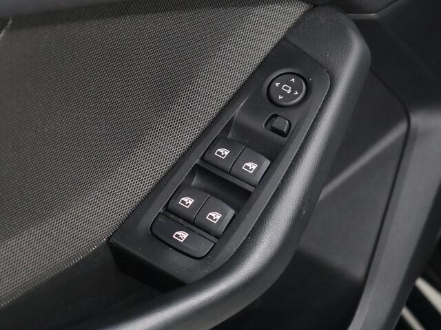 BMW 1-SERIE 120i Executive Edition [HARMAN/KARDON, APPLE CARPLAY, ANDROID, ADAPTIVE CRUISE CONTROL, CAMERA, CLIMATE CONTROL, NIEUWSTAAT]