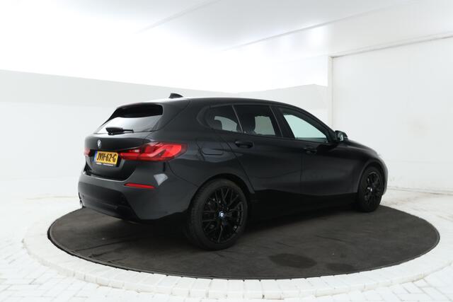 BMW 1-SERIE 118i High Executive Edition Full Black, Apple Carplay, Cruise