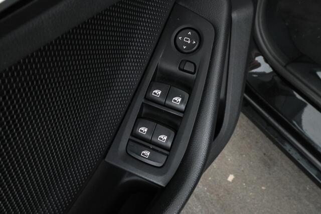 BMW 1-SERIE 118i High Executive Edition Full Black, Apple Carplay, Cruise