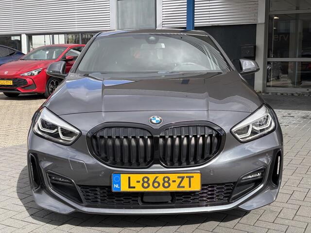 BMW 1-SERIE 118i Business Edition Plus 136pk Automaat | M Pakket | Navi | Stoelverwarming | PDC |