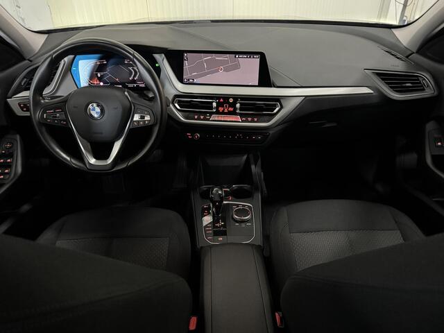 BMW 1-SERIE 118i Executive Edition AUTOMAAT DIGI-DASH NAVI CARPLAY LMV 2X-PDC