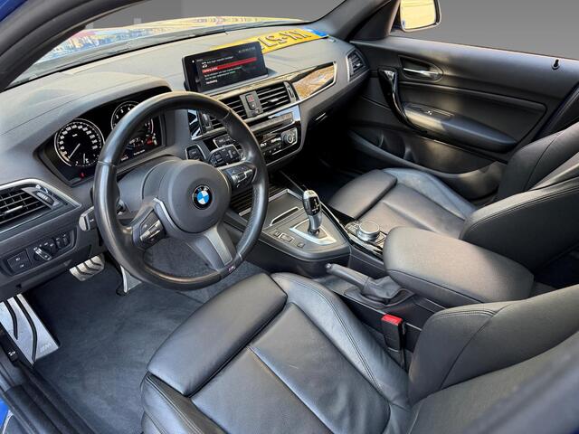 BMW 1-SERIE 118i High Executive | Elektrisch glazen schuif-/kanteldak | 18 inch LM M Dubbelspaak | Achteruitrijcamera | Park Distance Control voor/achter (PDC)