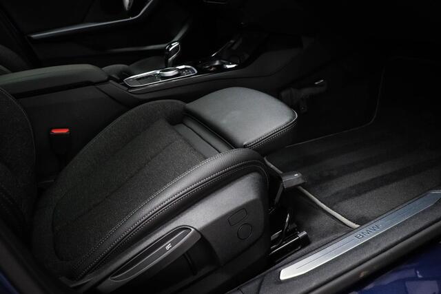 BMW 1-SERIE 118i Business Edition | SPORT LINE | PANORAMADAK | SPORTSTOELEN | DAB | APPLE