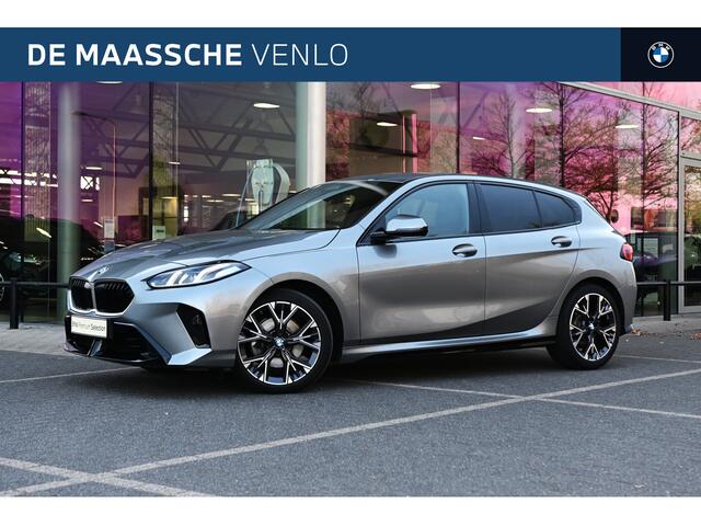 BMW 1-SERIE 120 M Sport / Sportstoelen / M Adaptief onderstel / Achteruitrijcamera / Stoelverwarming / Getint Glas