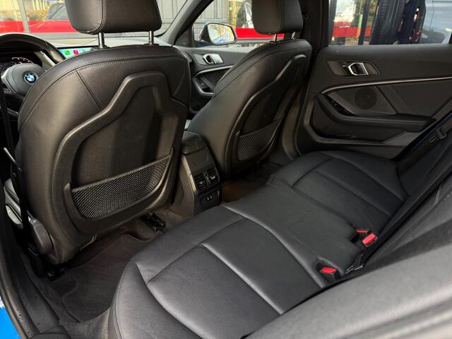 BMW 1-SERIE 118i M-Sport vol Leer 19 inch Bovag garantie Apple Carplay Misano bleu