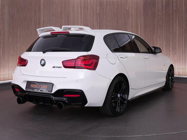 BMW 1-SERIE M140i 340pk High Executive |Custom sportuitlaat|Maxton|Apple Carplay|Comfort Access|stoelverwarming|lederen sportstoelen|M sportonderstel|Shadow Line|