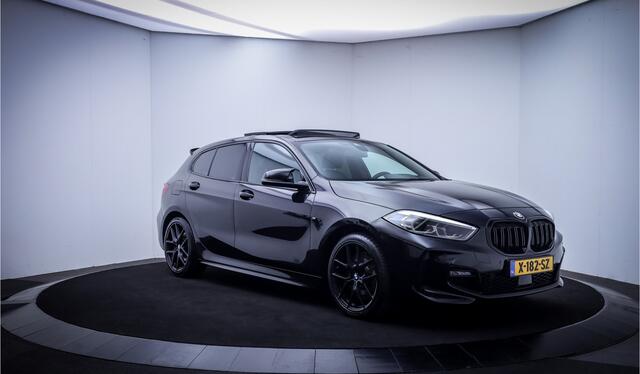 BMW 1-SERIE 120iA High Executive Edition PANO | FULL LED | HEAD UP | STUUR+STOELVERW | CARPLAY | KEYLESS | NAVI | LMV 18''