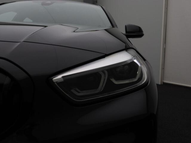 BMW 1-SERIE 5-deurs 118i M Sportpakket | Panoramadak | HIFI | Driving Assistant | 17"