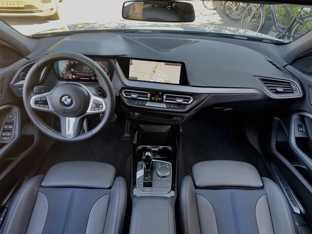 BMW 1-SERIE 118i AUT7 M-SPORT EXECUTIVE LEDER NAVI CAMERA DIGI-DASH APLLE-CARPLAY LED LMV PDC