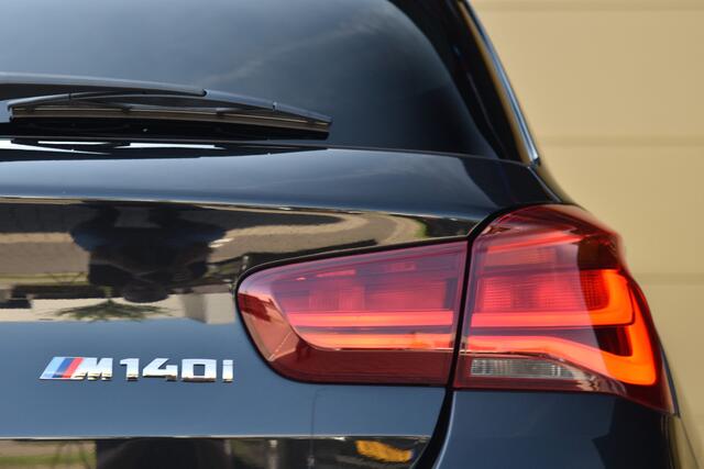 BMW 1-SERIE M140i xDrive High Executive * Schuifdak * M-Performance Uitlaat * Harman/Kardon * M-Sportremmen *