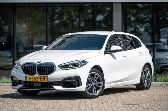 BMW 1-SERIE 118i Executive Edition | Sport Line | Navi | Apple CarPlay | Camera | Park Assist | 17"