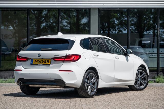 BMW 1-SERIE 118i Executive Edition | Sport Line | Navi | Apple CarPlay | Camera | Park Assist | 17"